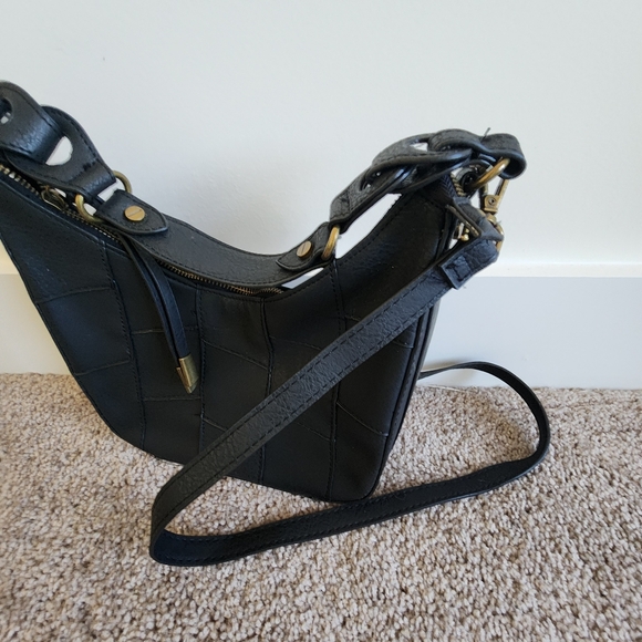 Black purse with detachable crossbody strap - Picture 4 of 16